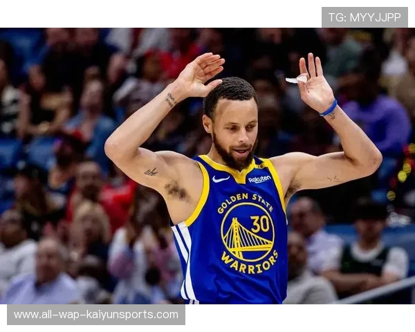 勇士战术调整失灵，库里独自苦撑，勇士队员对库里